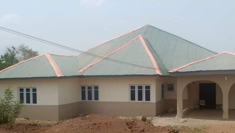  AJAYI CROWTHER UNIVERSITY HANDS OVER NEW PALACE TO OYO MONARCH