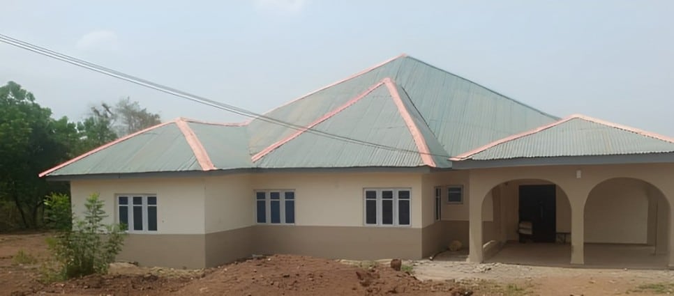 AJAYI CROWTHER UNIVERSITY HANDS OVER NEW PALACE TO OYO MONARCH